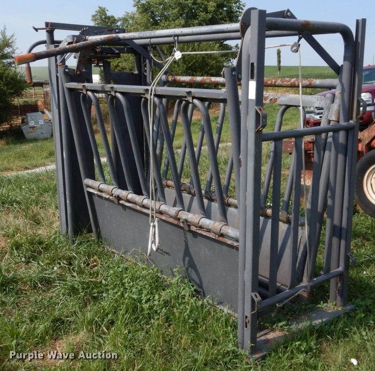 image for item LY9056 County Line  livestock squeeze chute