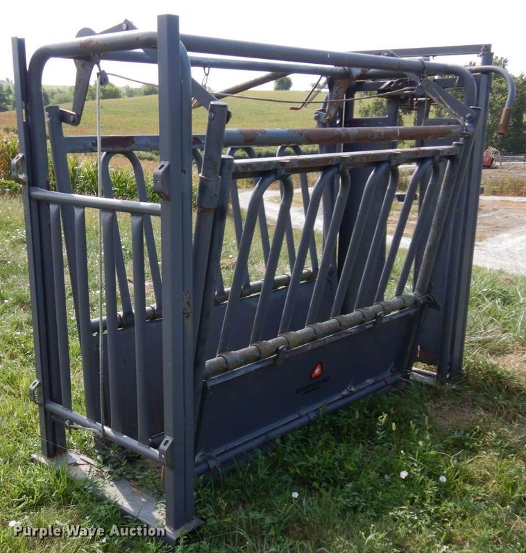 image for item LY9056 County Line  livestock squeeze chute