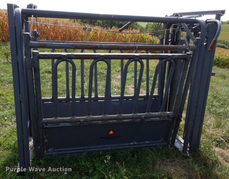 image for item LY9056 County Line  livestock squeeze chute
