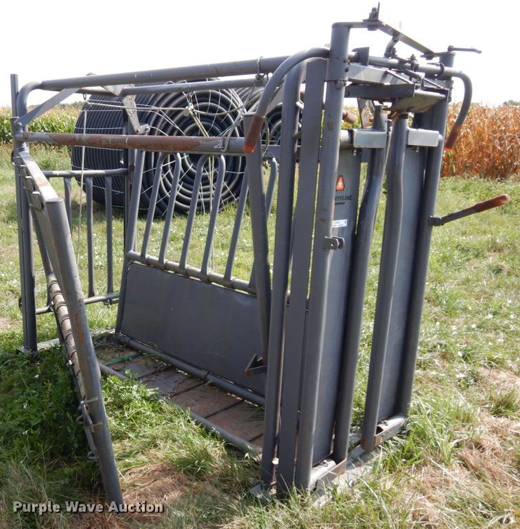 image for item LY9056 County Line  livestock squeeze chute