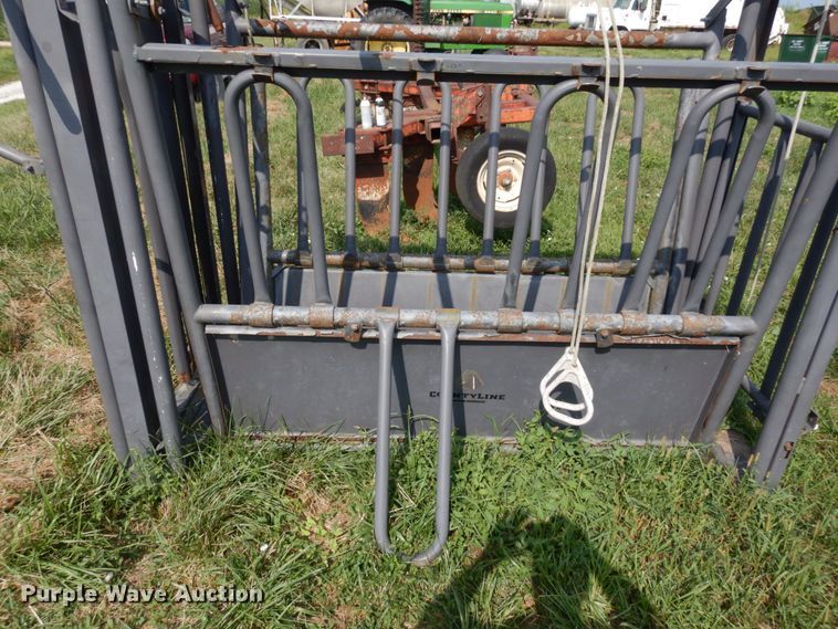 image for item LY9056 County Line  livestock squeeze chute
