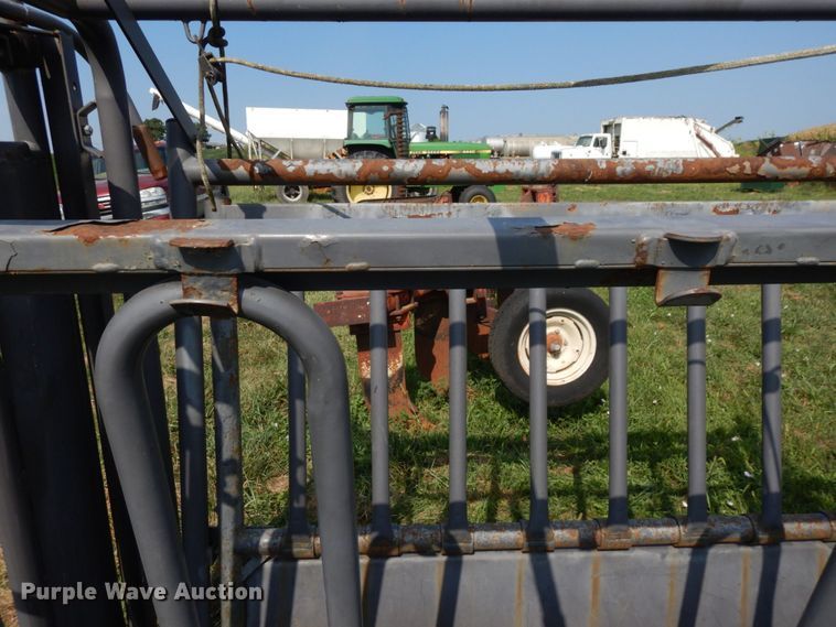 image for item LY9056 County Line  livestock squeeze chute