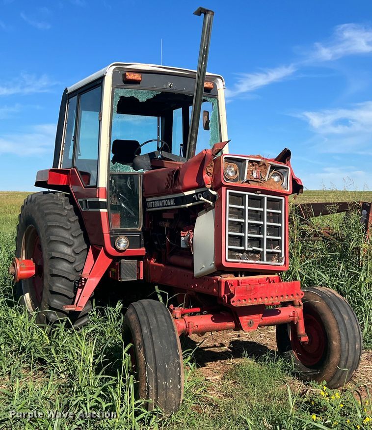 image for item MQ9786 1979 International 1086  tractor