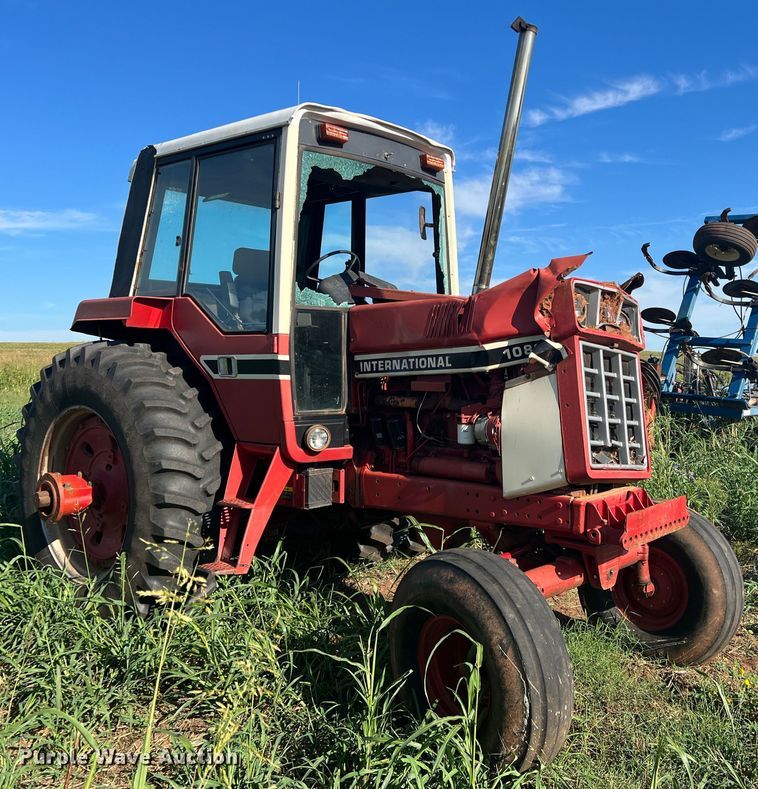 image for item MQ9786 1979 International 1086  tractor