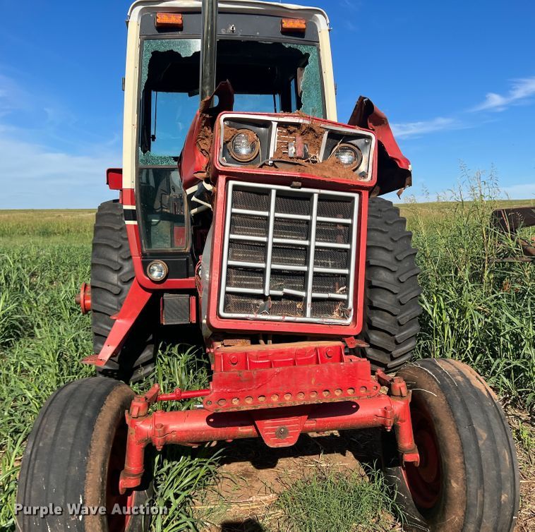 image for item MQ9786 1979 International 1086  tractor