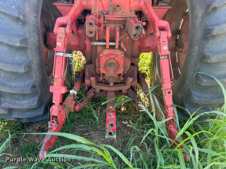 image for item MQ9786 1979 International 1086  tractor