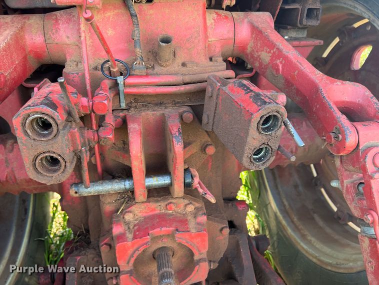 image for item MQ9786 1979 International 1086  tractor