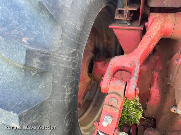 image for item MQ9786 1979 International 1086  tractor