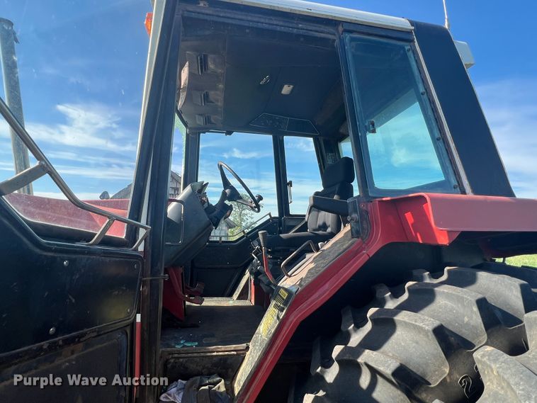 image for item MQ9786 1979 International 1086  tractor