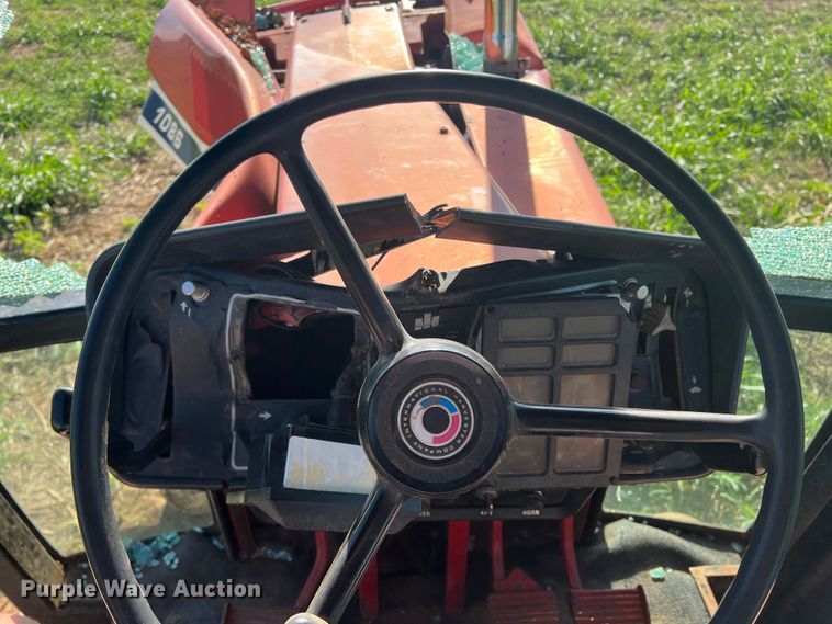 image for item MQ9786 1979 International 1086  tractor