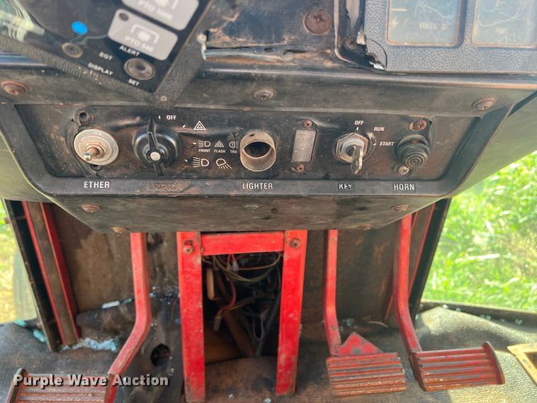 image for item MQ9786 1979 International 1086  tractor