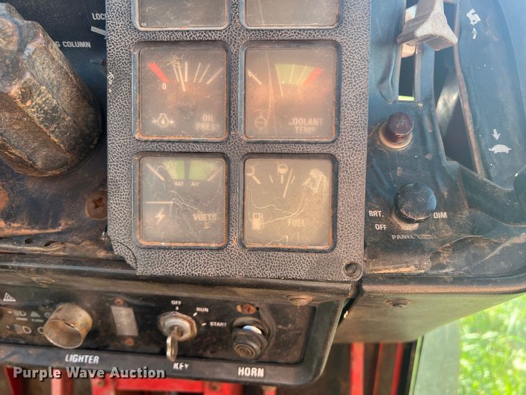 image for item MQ9786 1979 International 1086  tractor