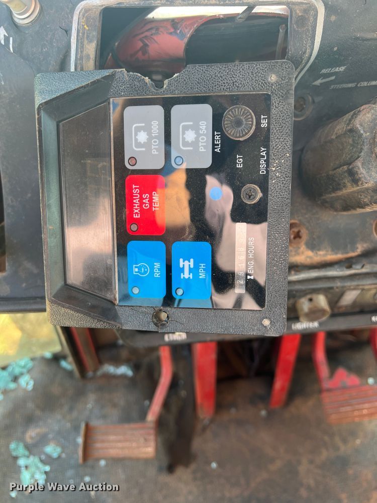 image for item MQ9786 1979 International 1086  tractor