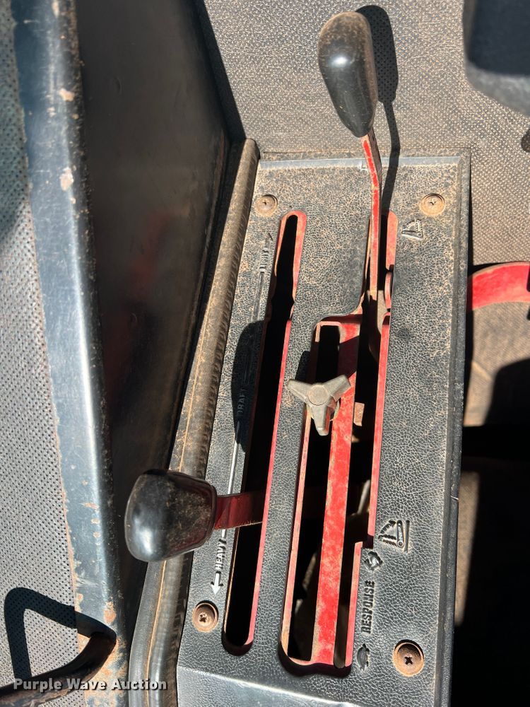 image for item MQ9786 1979 International 1086  tractor