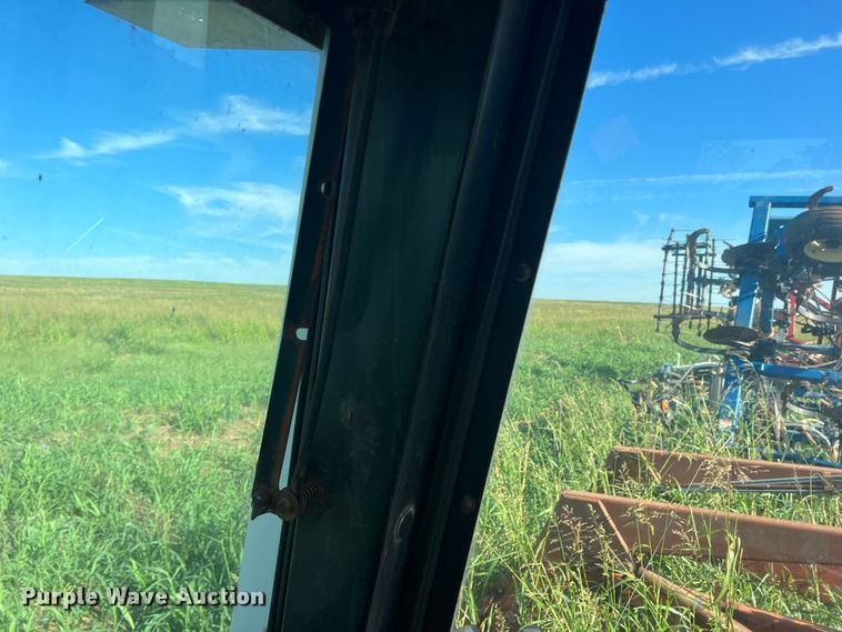 image for item MQ9786 1979 International 1086  tractor