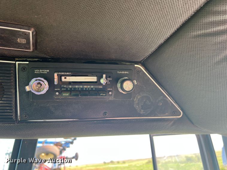 image for item MQ9786 1979 International 1086  tractor