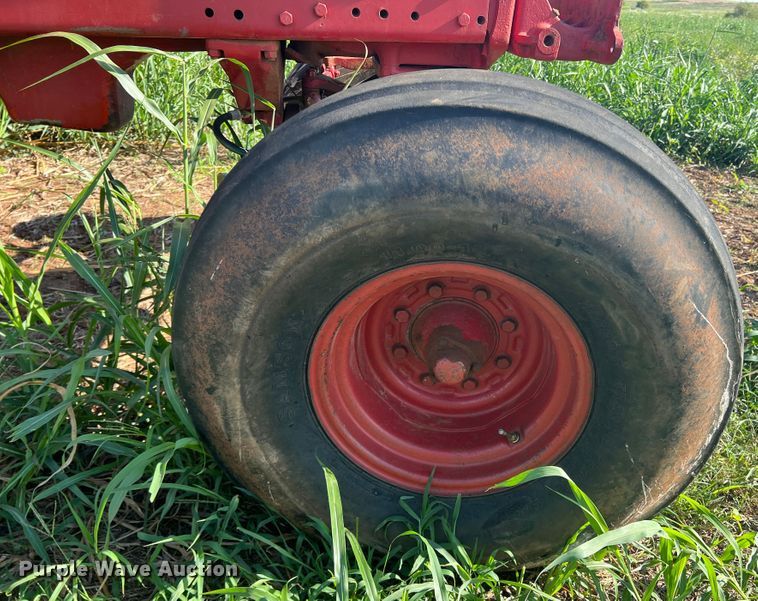 image for item MQ9786 1979 International 1086  tractor