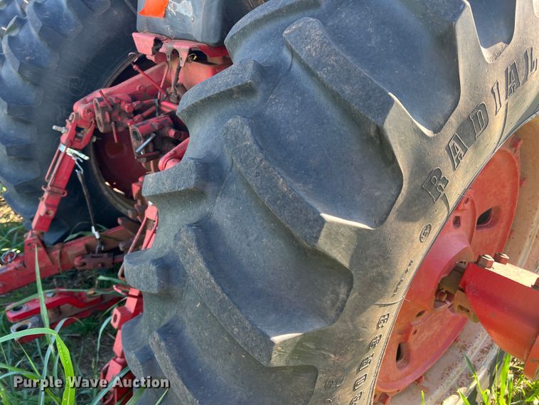 image for item MQ9786 1979 International 1086  tractor