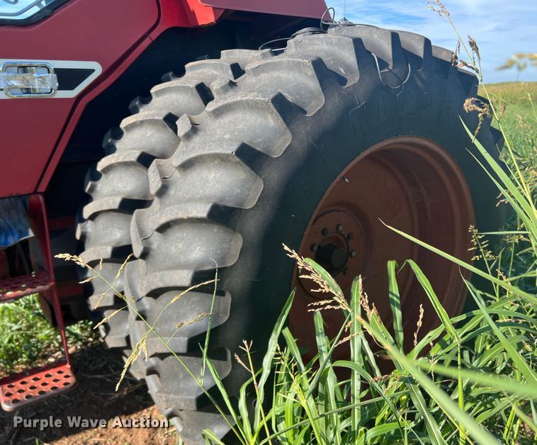 image for item MQ9786 1979 International 1086  tractor