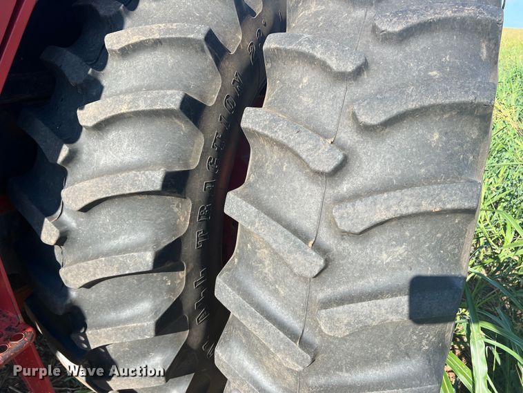 image for item MQ9786 1979 International 1086  tractor