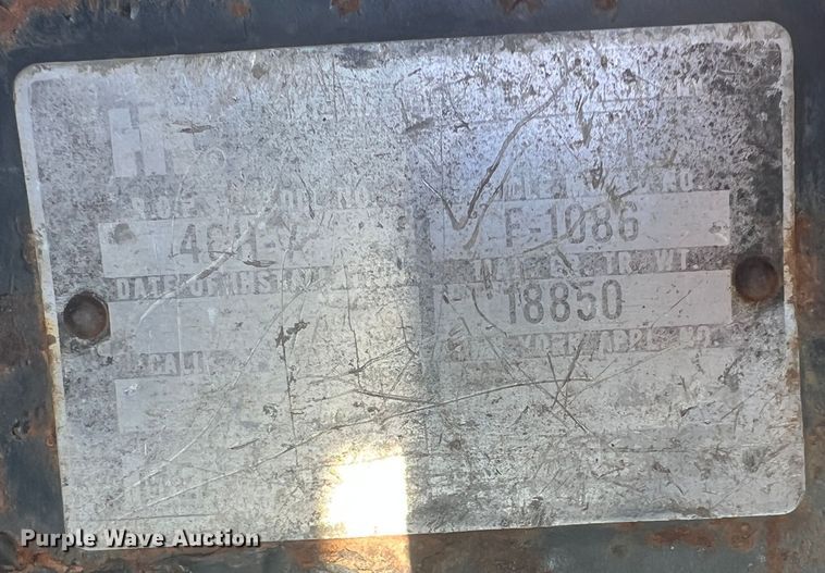 image for item MQ9786 1979 International 1086  tractor