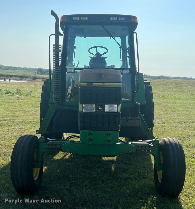 image for item MQ9788 1994 John Deere 7200  tractor