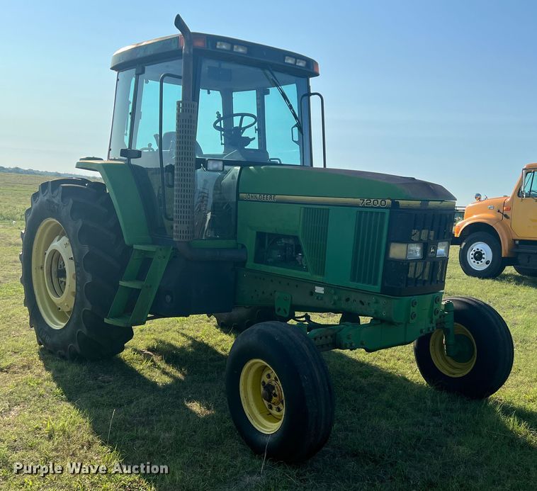 image for item MQ9788 1994 John Deere 7200  tractor