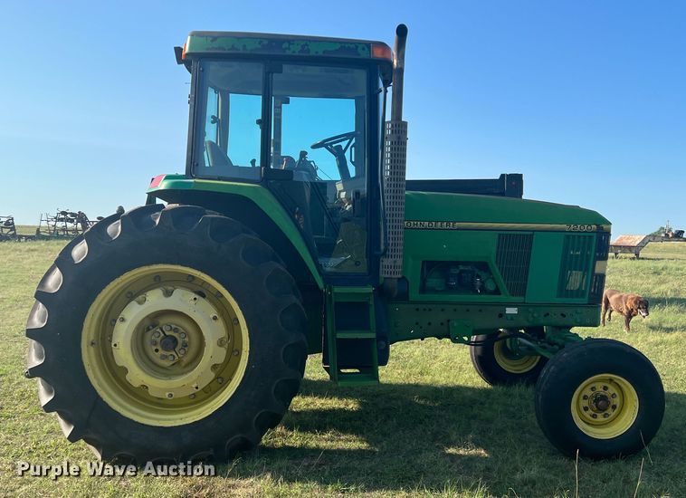 image for item MQ9788 1994 John Deere 7200  tractor