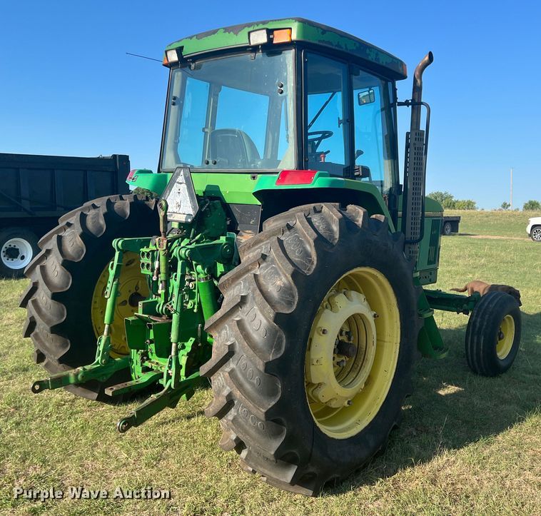 image for item MQ9788 1994 John Deere 7200  tractor