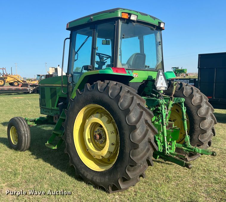 image for item MQ9788 1994 John Deere 7200  tractor