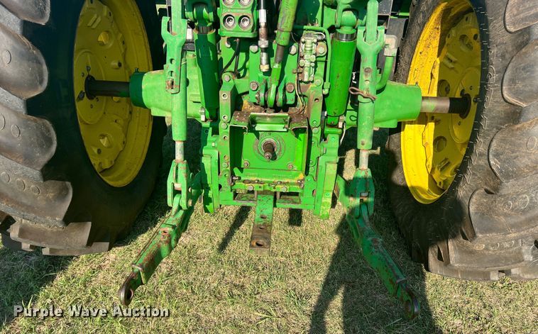 image for item MQ9788 1994 John Deere 7200  tractor