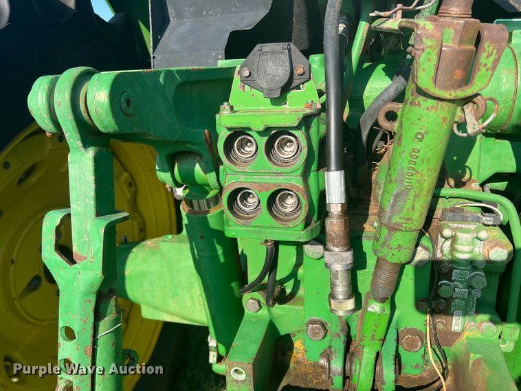 image for item MQ9788 1994 John Deere 7200  tractor