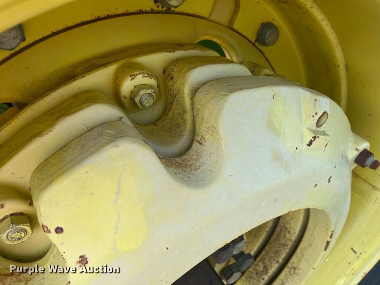 image for item MQ9788 1994 John Deere 7200  tractor