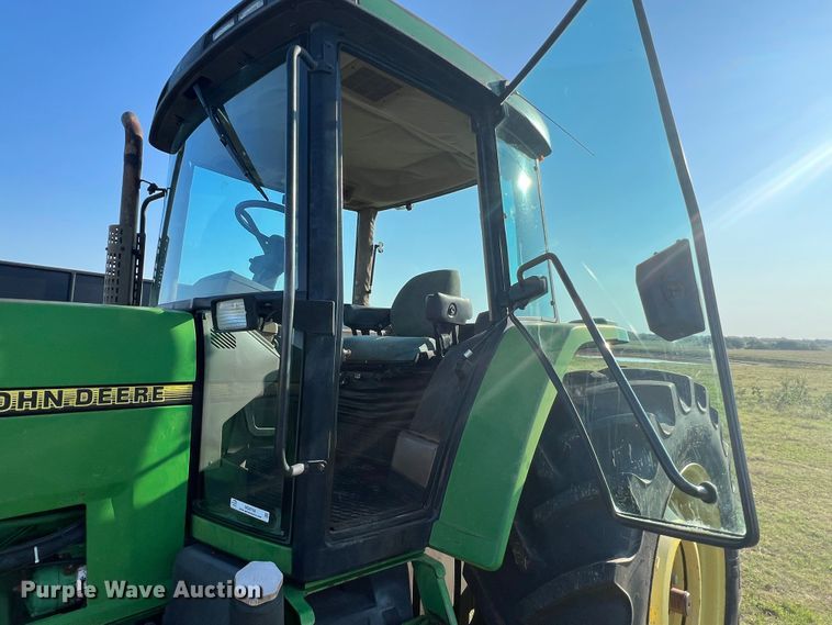 image for item MQ9788 1994 John Deere 7200  tractor