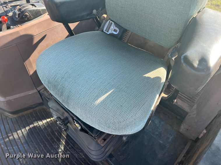 image for item MQ9788 1994 John Deere 7200  tractor