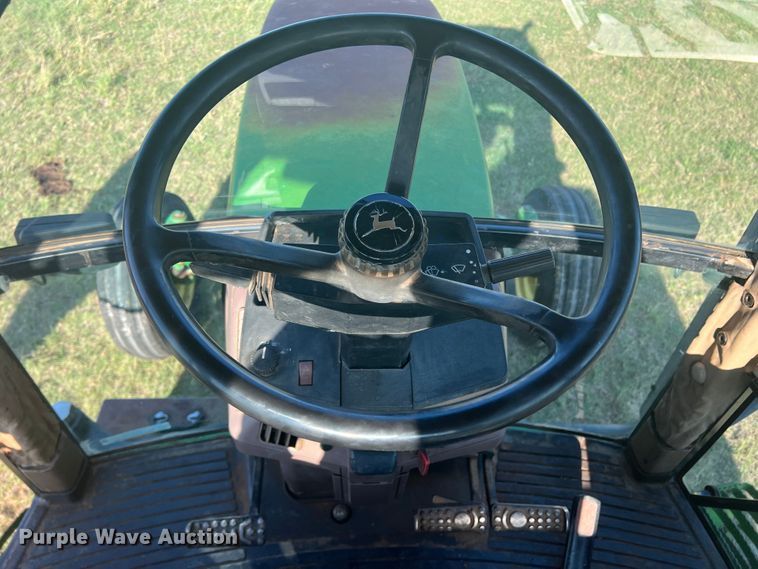 image for item MQ9788 1994 John Deere 7200  tractor