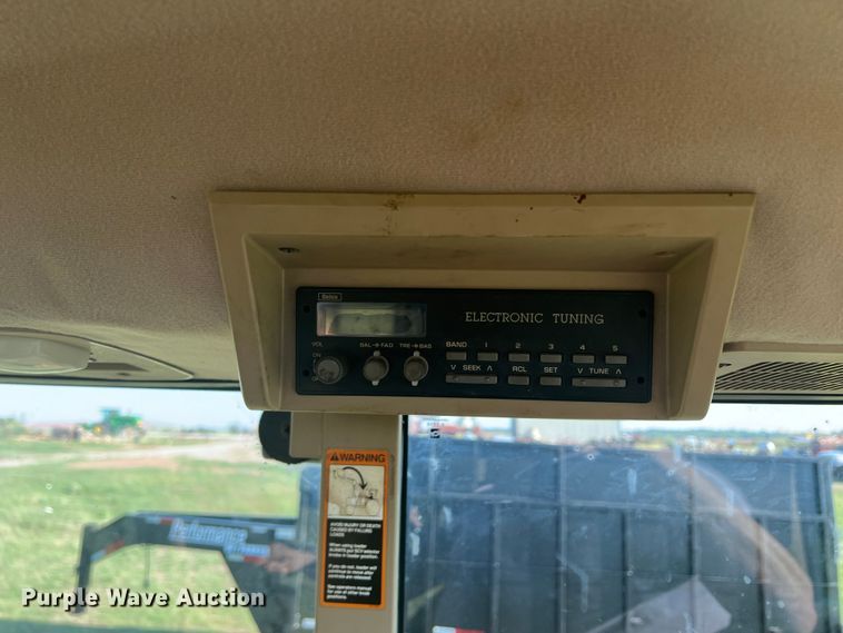 image for item MQ9788 1994 John Deere 7200  tractor