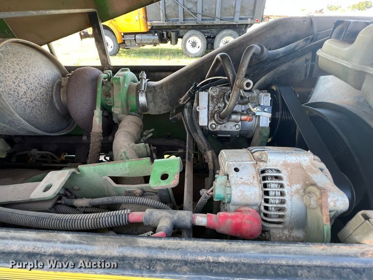 image for item MQ9788 1994 John Deere 7200  tractor