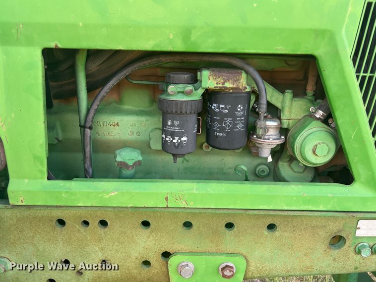 image for item MQ9788 1994 John Deere 7200  tractor