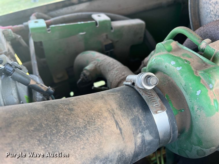 image for item MQ9788 1994 John Deere 7200  tractor