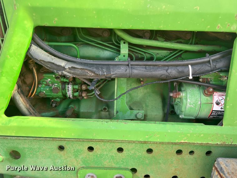 image for item MQ9788 1994 John Deere 7200  tractor