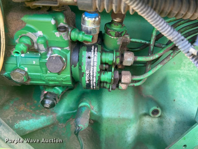 image for item MQ9788 1994 John Deere 7200  tractor