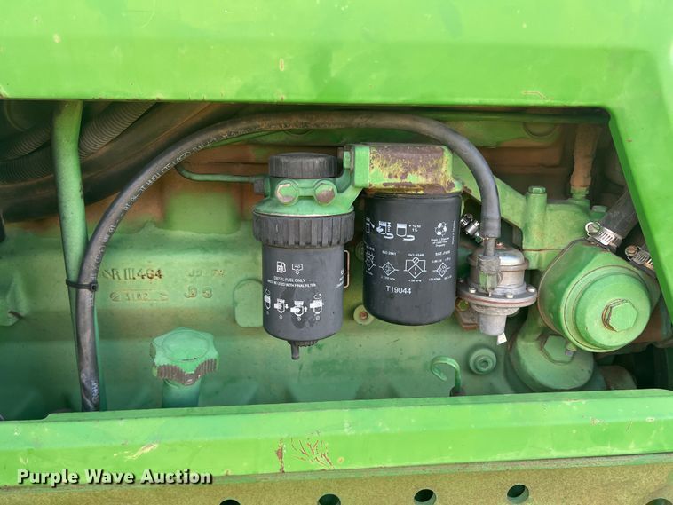 image for item MQ9788 1994 John Deere 7200  tractor
