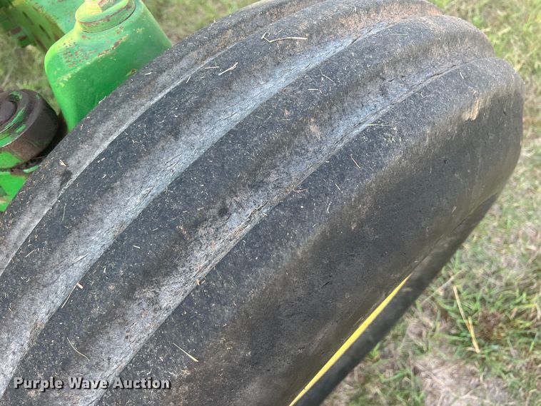 image for item MQ9788 1994 John Deere 7200  tractor