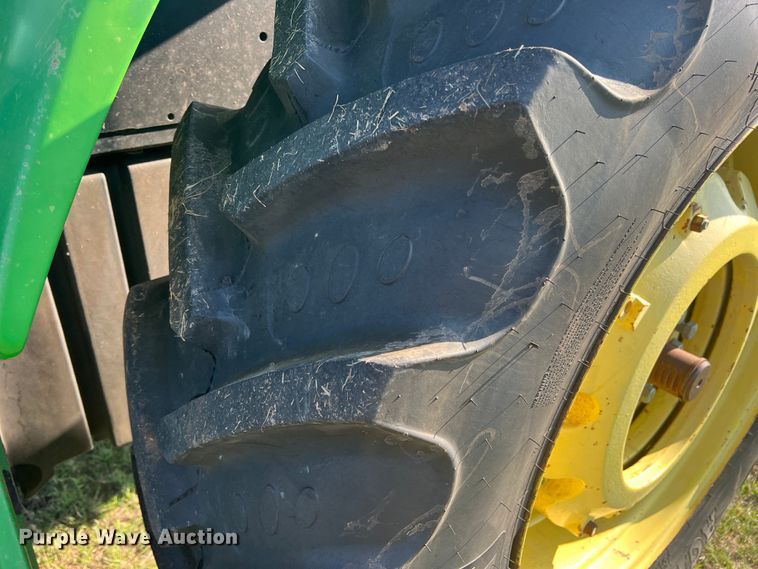 image for item MQ9788 1994 John Deere 7200  tractor