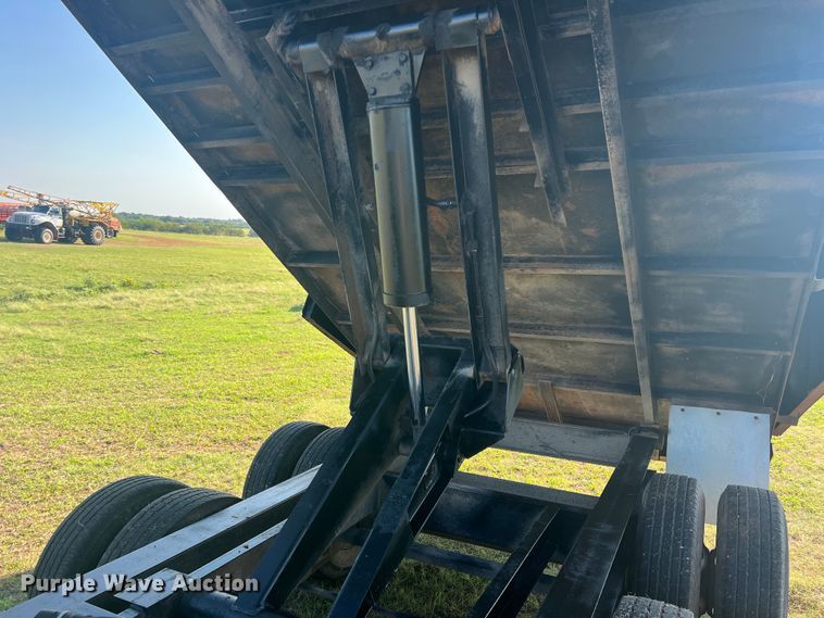 image for item MQ9790 1999 Parker  dump trailer