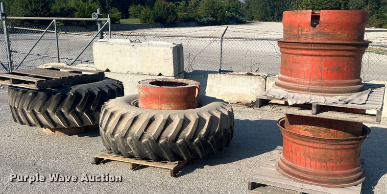 image for item MR9805 1981 Case 4490  4WD tractor