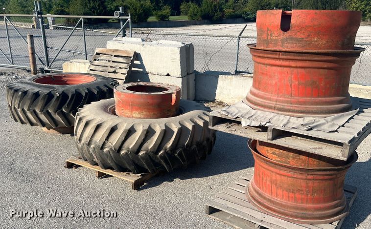 image for item MR9805 1981 Case 4490  4WD tractor