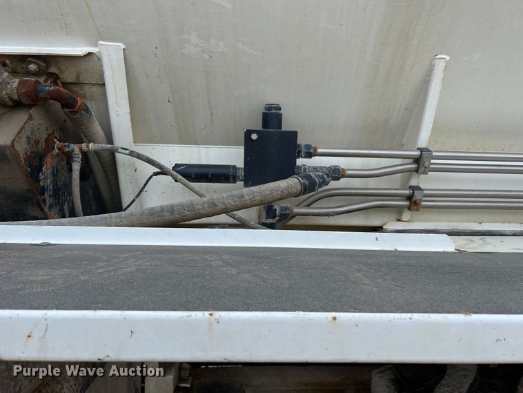 image for item MR9846 Ag-Chem Terra Gator 8104  spreader