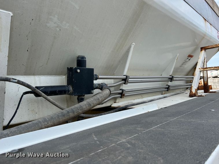 image for item MR9846 Ag-Chem Terra Gator 8104  spreader